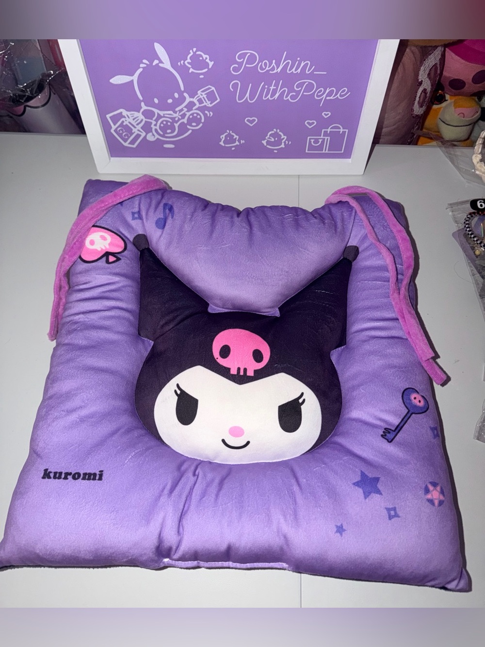 💜NWOT Kuromi seat cushion with straps to tie down chair